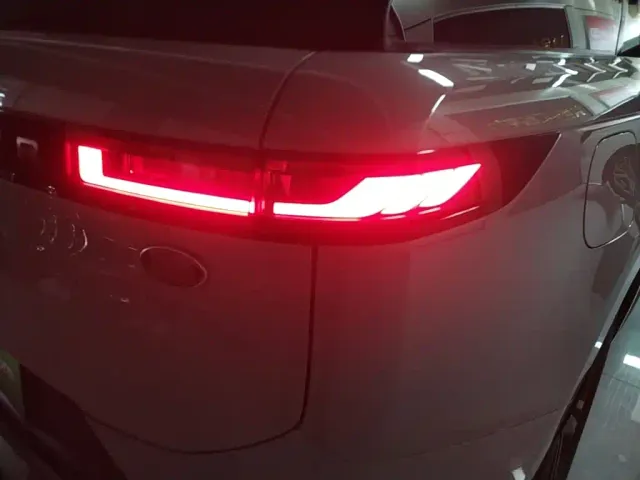 Land Rover Range Rover Sport — Фото автомобиля 7
