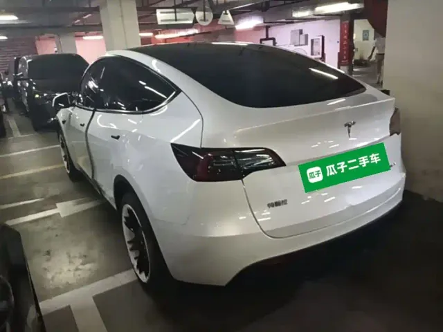Tesla Model Y — Фото автомобиля 4