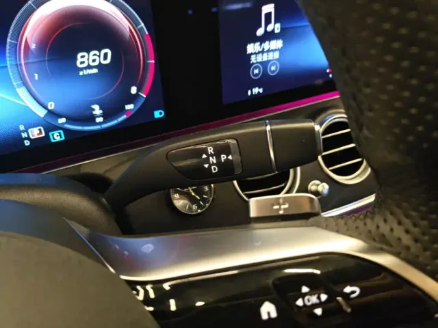 Mercedes-Benz E-Class — Фото автомобиля 13