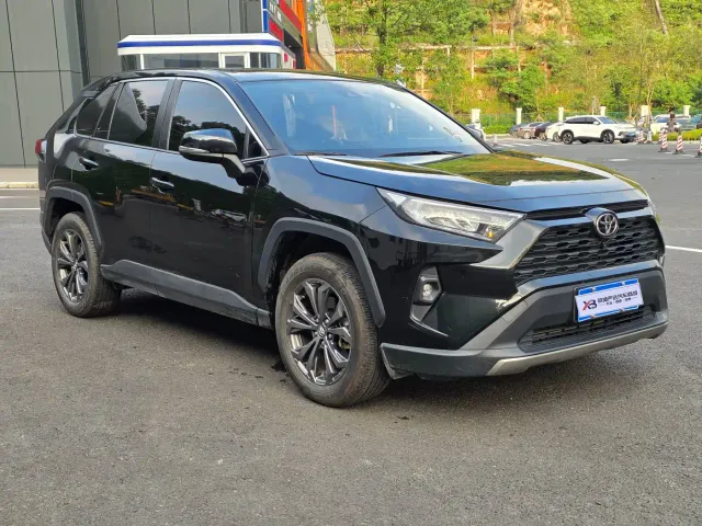 Toyota RAV4 — Фото автомобиля 3