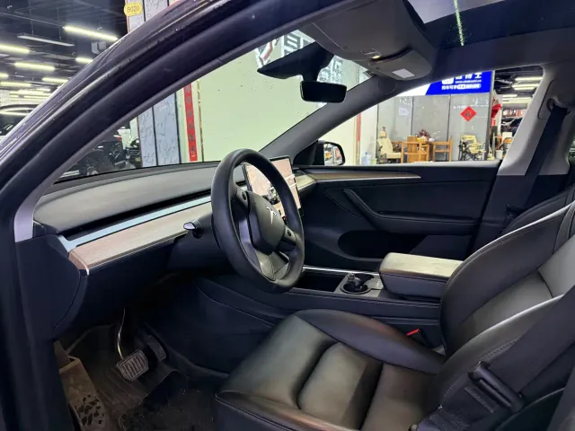 Tesla Model Y — Фото автомобиля 4