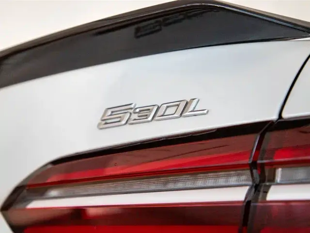 BMW 5 Series — Фото автомобиля 8