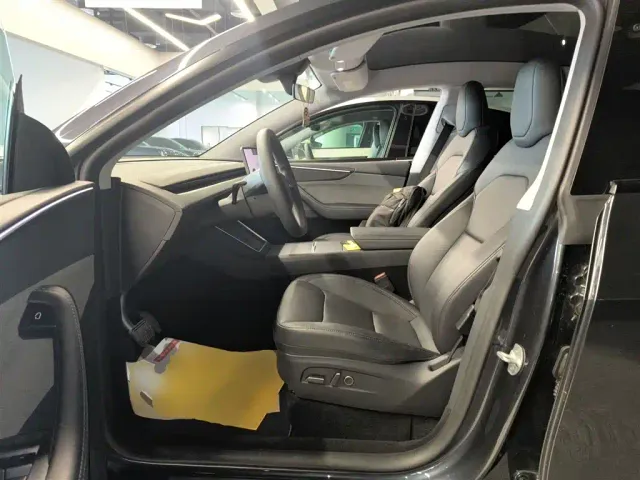 Tesla Model Y — Фото автомобиля 10