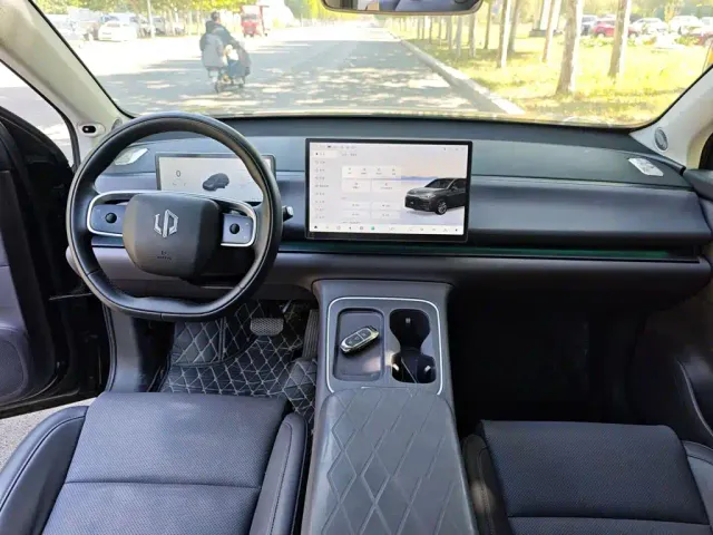 Leapmotor C10 — Фото автомобиля 9