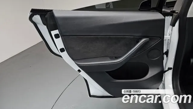 Tesla Model Y — Фото автомобиля 14