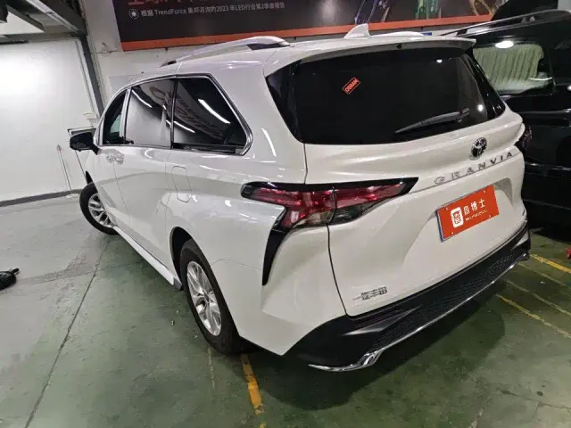 Toyota Granvia — Фото автомобиля 6