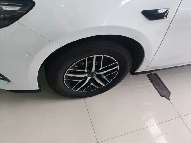 BYD Seal 05 DM-i — Фото автомобиля 22
