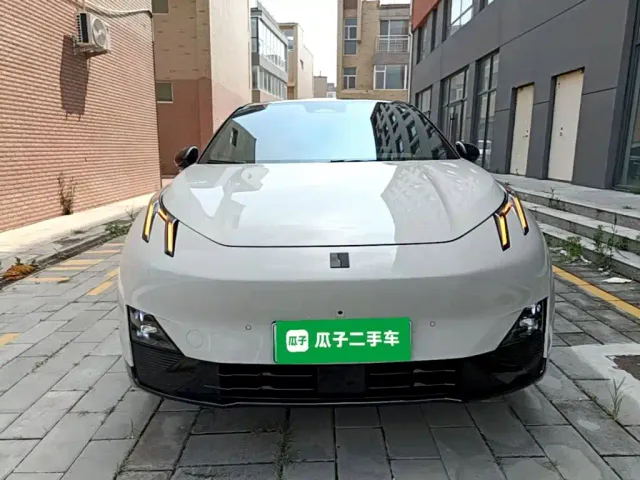 Lynk & Co Z20 — Фото автомобиля 2