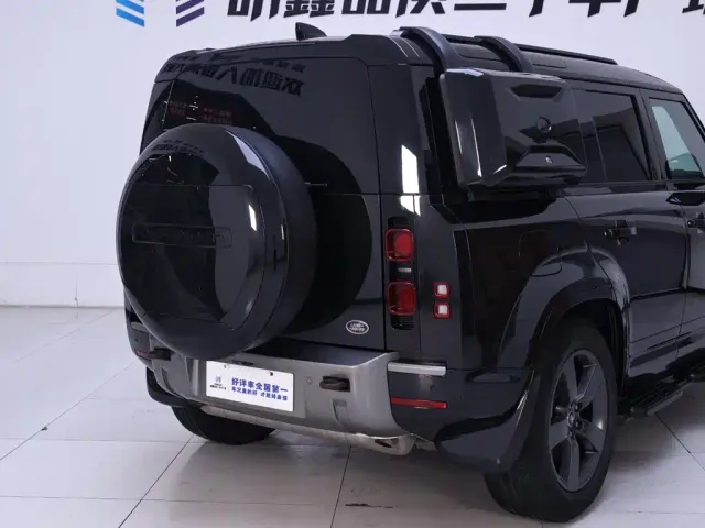Land Rover Defender — Фото автомобиля 8