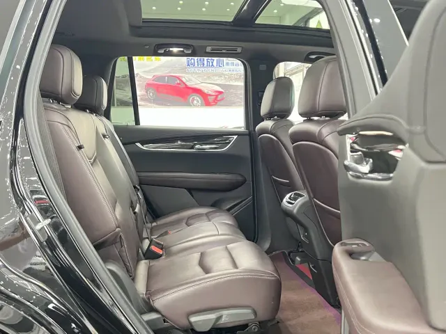 Cadillac XT6 — Фото автомобиля 10