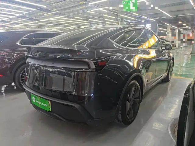 Tesla Model Y — Фото автомобиля 6