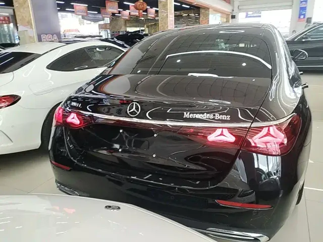 Mercedes-Benz E-Class — Фото автомобиля 5