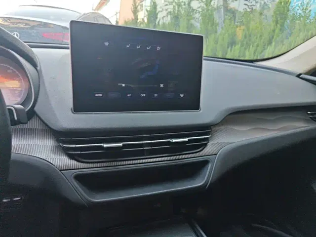 Hongqi E-QM5 — Фото автомобиля 12