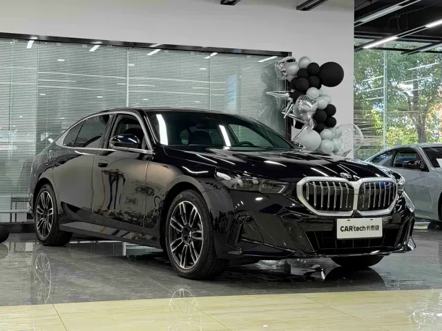 BMW 5 Series — Фото автомобиля 3