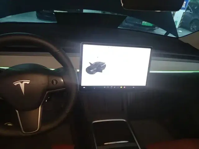 Tesla Model Y — Фото автомобиля 9