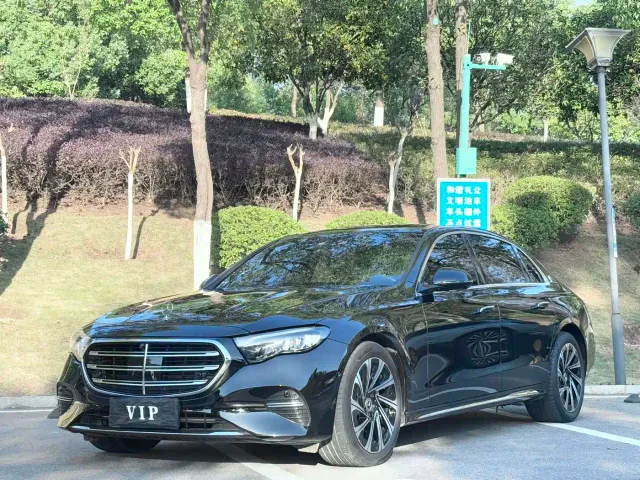 Mercedes-Benz E-Class — Фото автомобиля 2