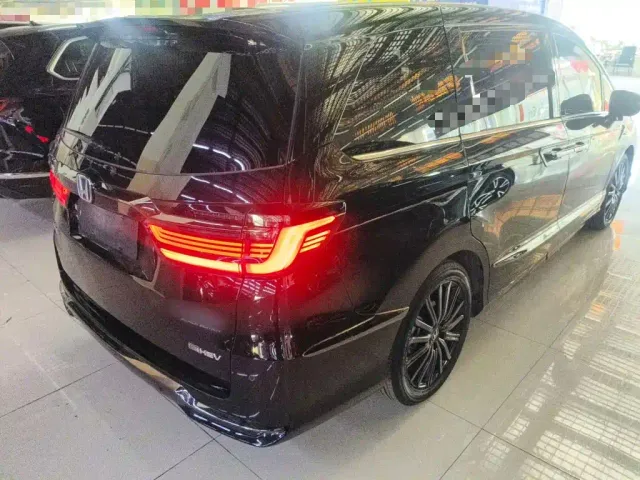 Honda Elysion — Фото автомобиля 22