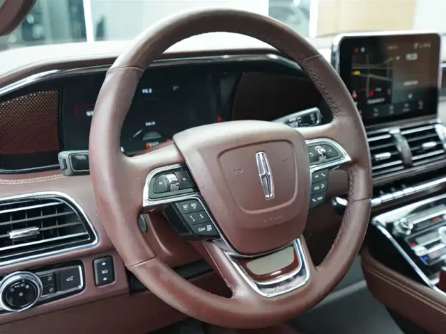Lincoln Navigator — Фото автомобиля 7
