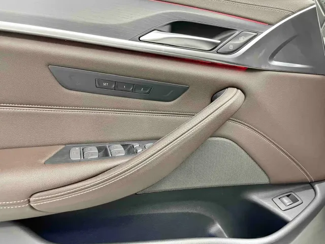 BMW 5 Series — Фото автомобиля 13