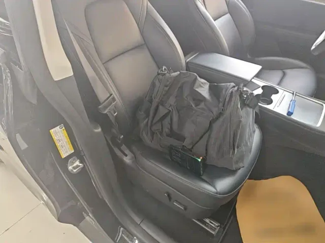 Tesla Model Y — Фото автомобиля 24