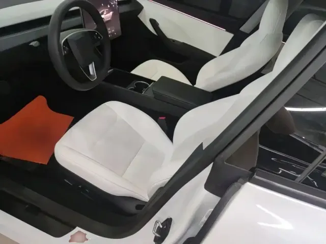 Tesla Model 3 — Фото автомобиля 14