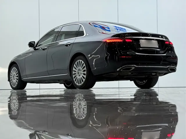 Mercedes-Benz E-Class — Фото автомобиля 14