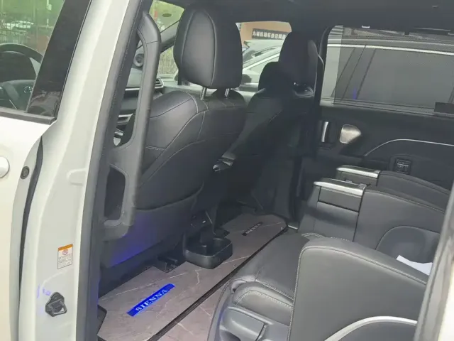Toyota Sienna — Фото автомобиля 5