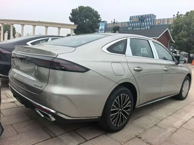 Geely Emgrand — Фото автомобиля 3
