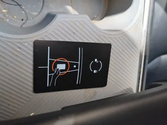 Tesla Model Y — Фото автомобиля 8