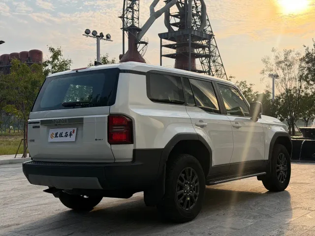 Toyota Prado — Фото автомобиля 5