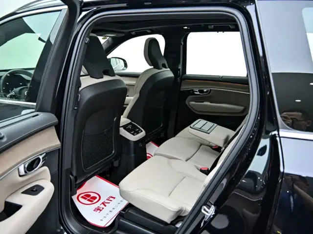 Volvo XC90 — Фото автомобиля 13