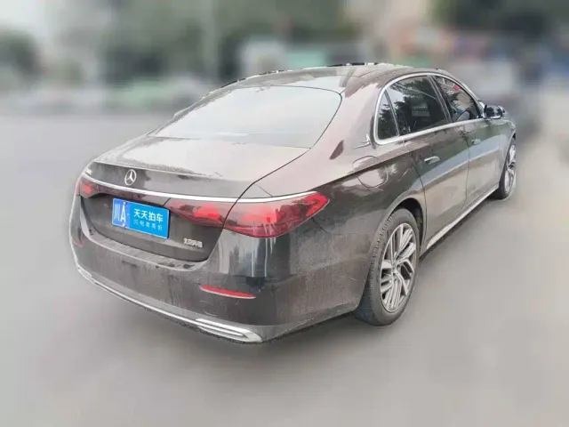 Mercedes-Benz E-Class — Фото автомобиля 2
