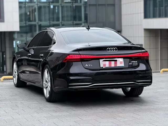 Audi A7L — Фото автомобиля 9