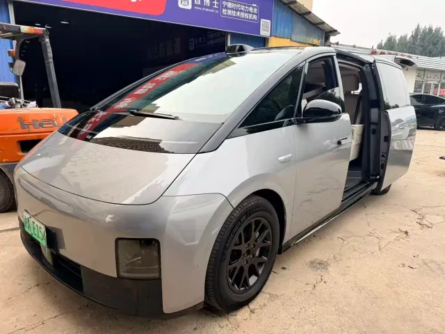 Li Auto MEGA — Фото автомобиля 2
