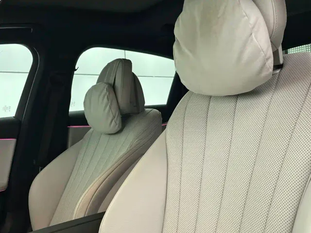 Mercedes-Benz E-Class — Фото автомобиля 12