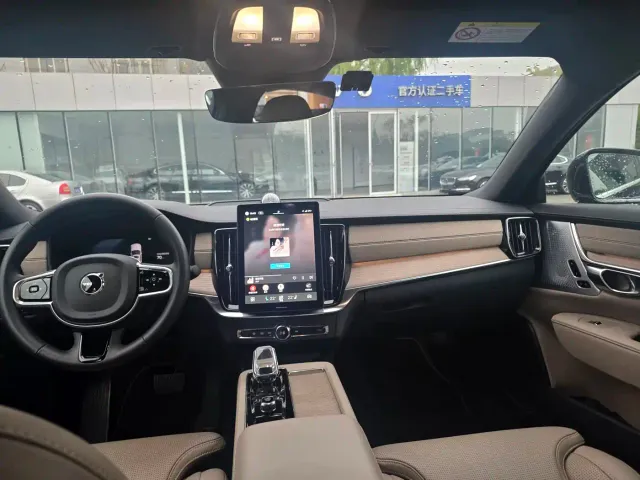 Volvo S90 — Фото автомобиля 11