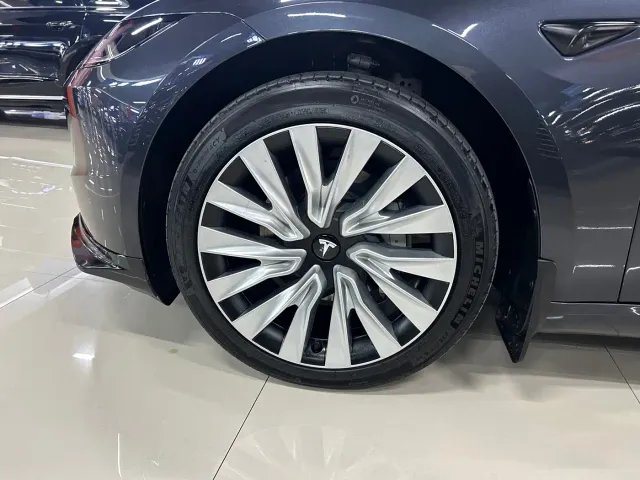 Tesla Model 3 — Фото автомобиля 18