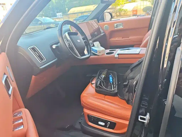 Li Auto L8 — Фото автомобиля 12