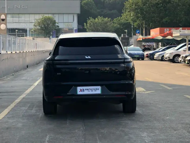 Li Auto L7 — Фото автомобиля 13