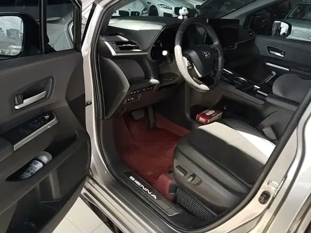 Toyota Sienna — Фото автомобиля 15