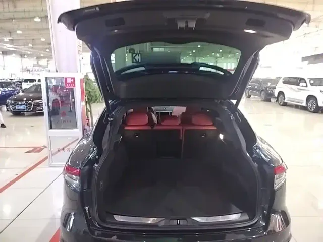 Maserati Levante — Фото автомобиля 18