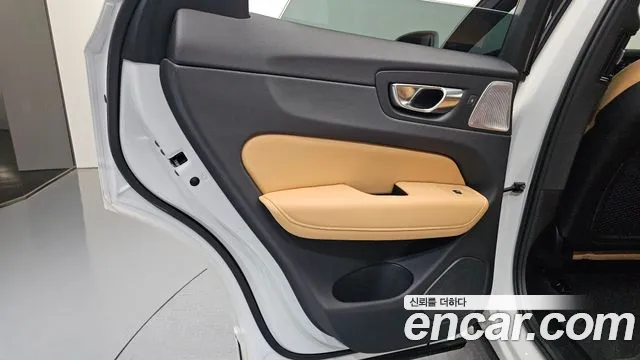 Volvo XC60 2nd Gen — Фото автомобиля 14