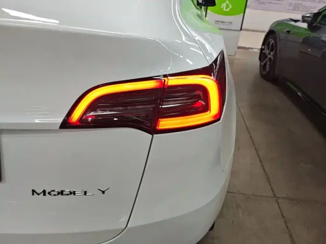 Tesla Model Y — Фото автомобиля 7
