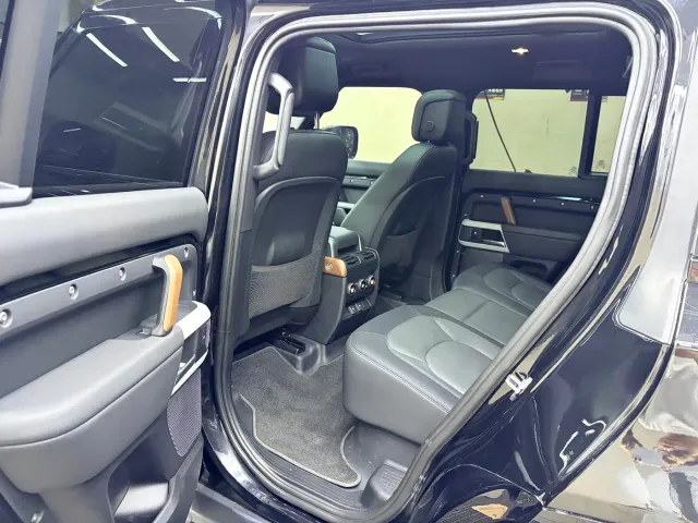 Land Rover Defender — Фото автомобиля 7