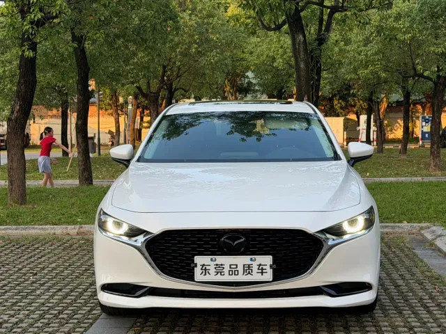 Mazda Axela — Фото автомобиля 2