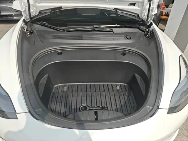 Tesla Model 3 — Фото автомобиля 19