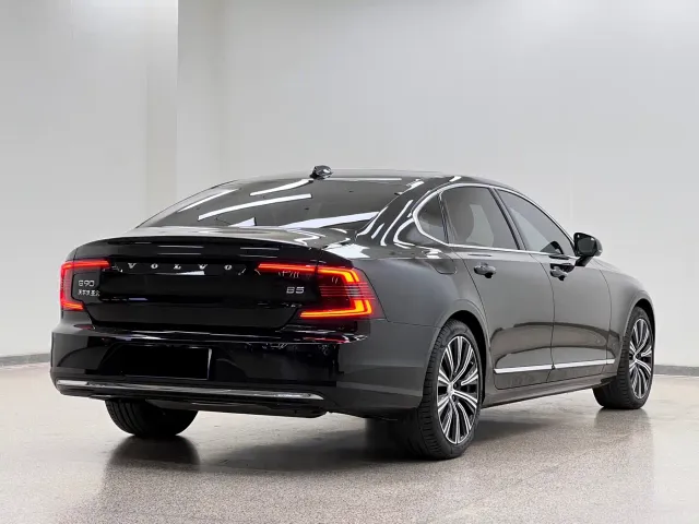 Volvo S90 — Фото автомобиля 2