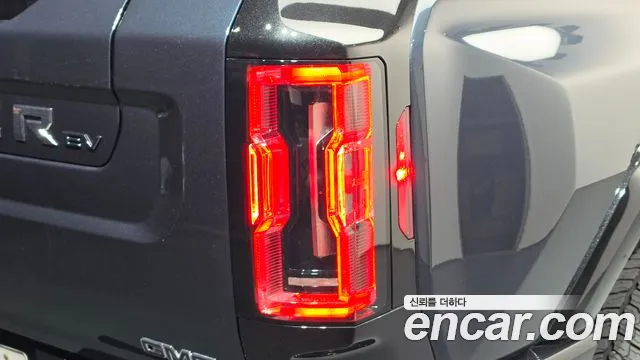 GMC Hummer EV — Фото автомобиля 23