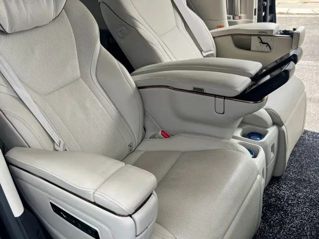 Lexus LM — Фото автомобиля 18