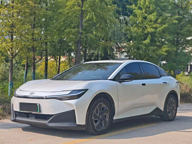 Фотография автомобиля — Toyota bZ3